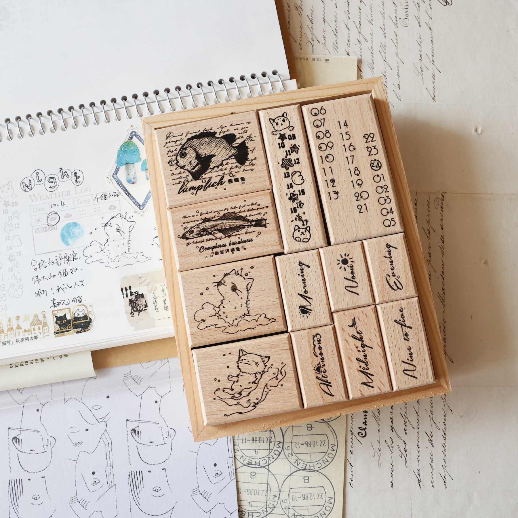 Rubber Date Stamp - Tampon en caoutchouc Vintage deux ratons
